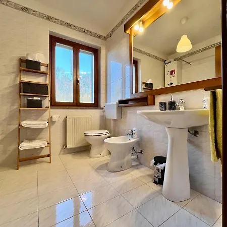 Intero Tranquillo E Immerso Nel Tricesimo