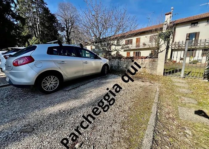 Intero Tranquillo E Immerso Nel * Tricesimo